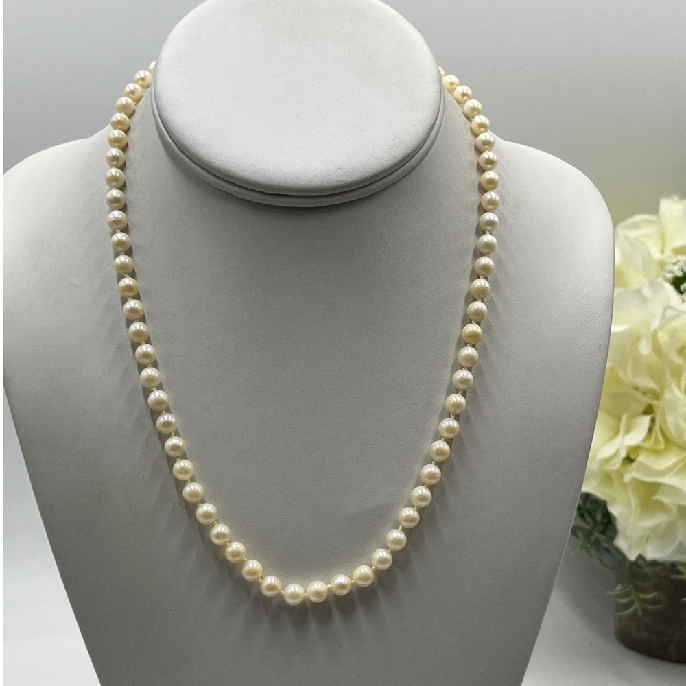 Vintage Cultured Akoya Pearl
Necklace 18" Length 14K
Filigree Clasp 5mm Knotted